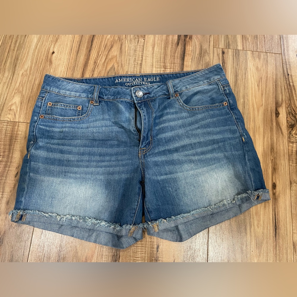 American Eagle Boy Midi denim short size 14
